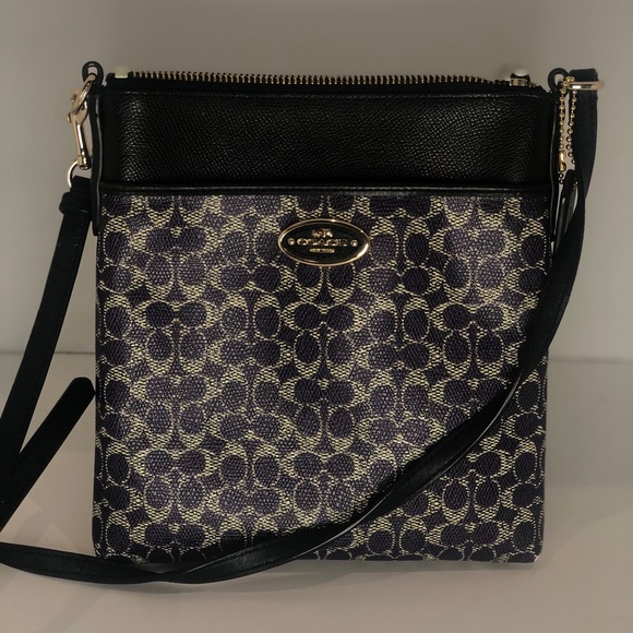 Coach crossbody - Picture 1 of 3